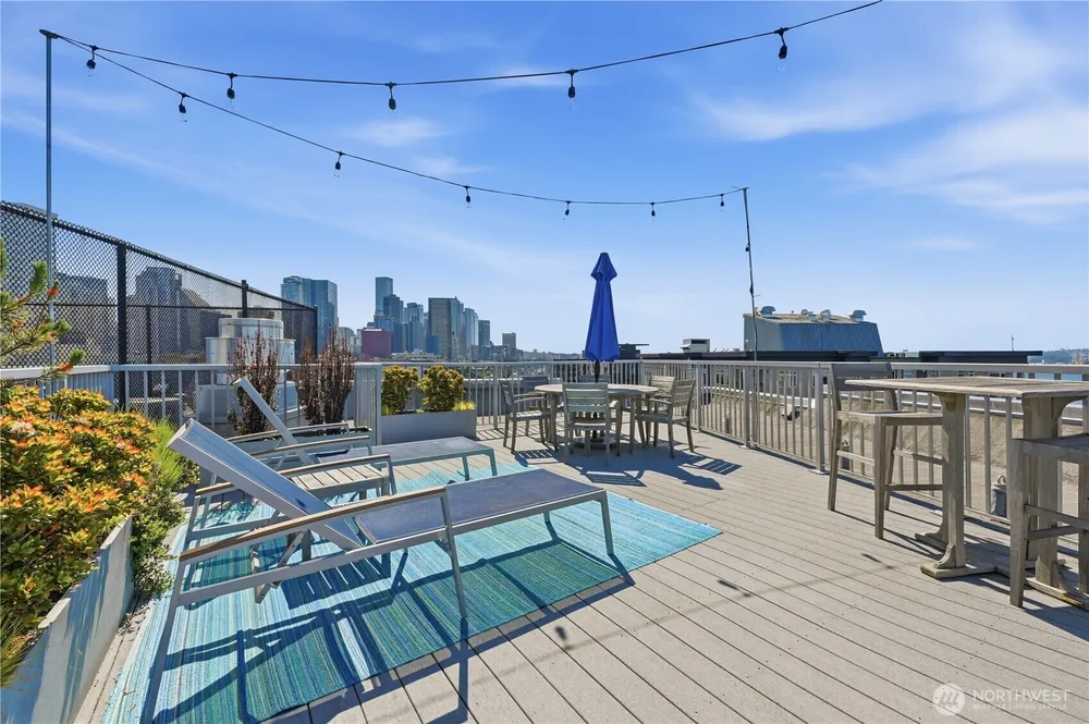 76 Cedar St, Seattle, WA 98121