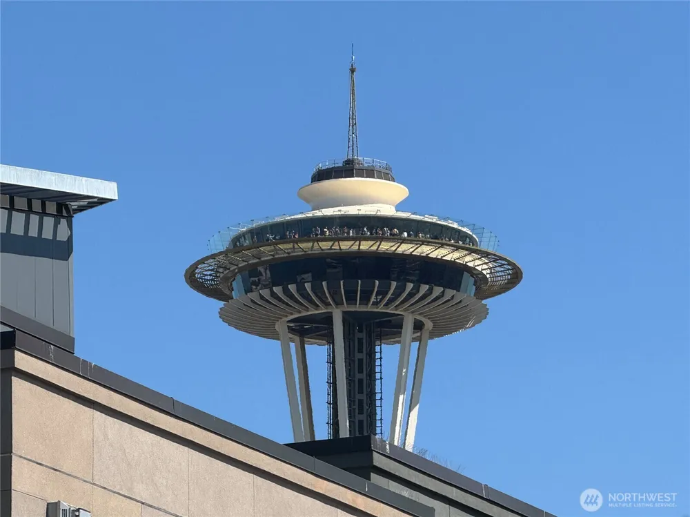 76 Cedar St, Seattle, WA 98121