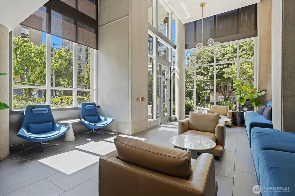 76 Cedar St, Seattle, WA 98121