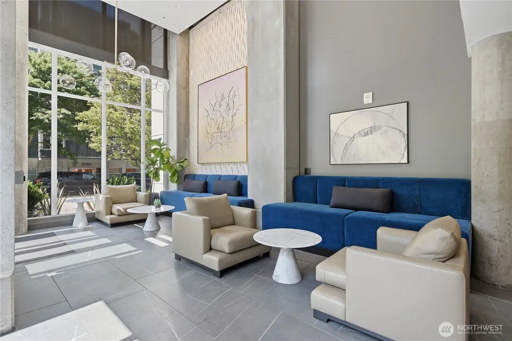 76 Cedar St, Seattle, WA 98121