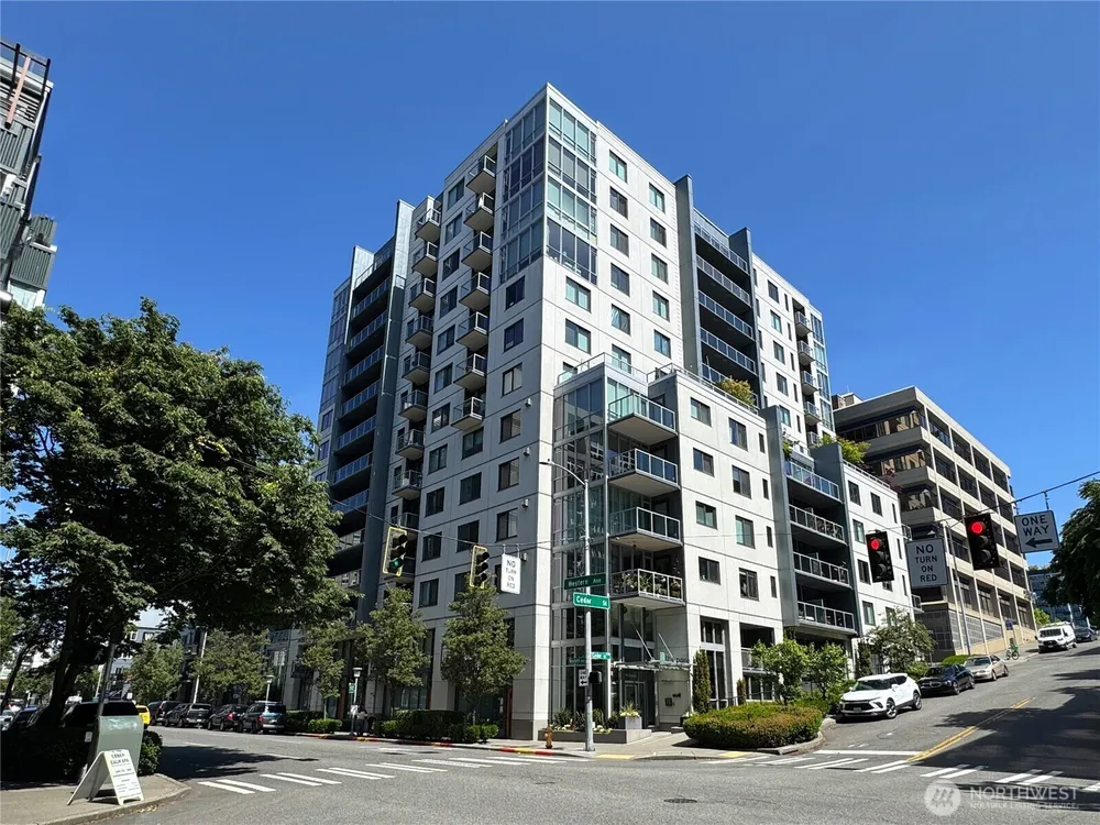 76 Cedar St, Seattle, WA 98121