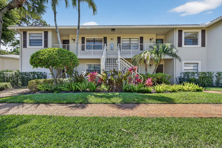 41 Stratford Ln W, Boynton Beach, FL 33436
