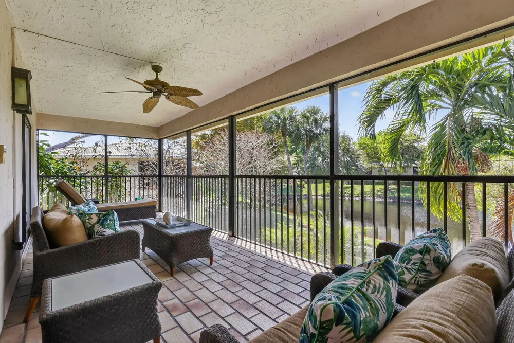 41 Stratford Ln W, Boynton Beach, FL 33436