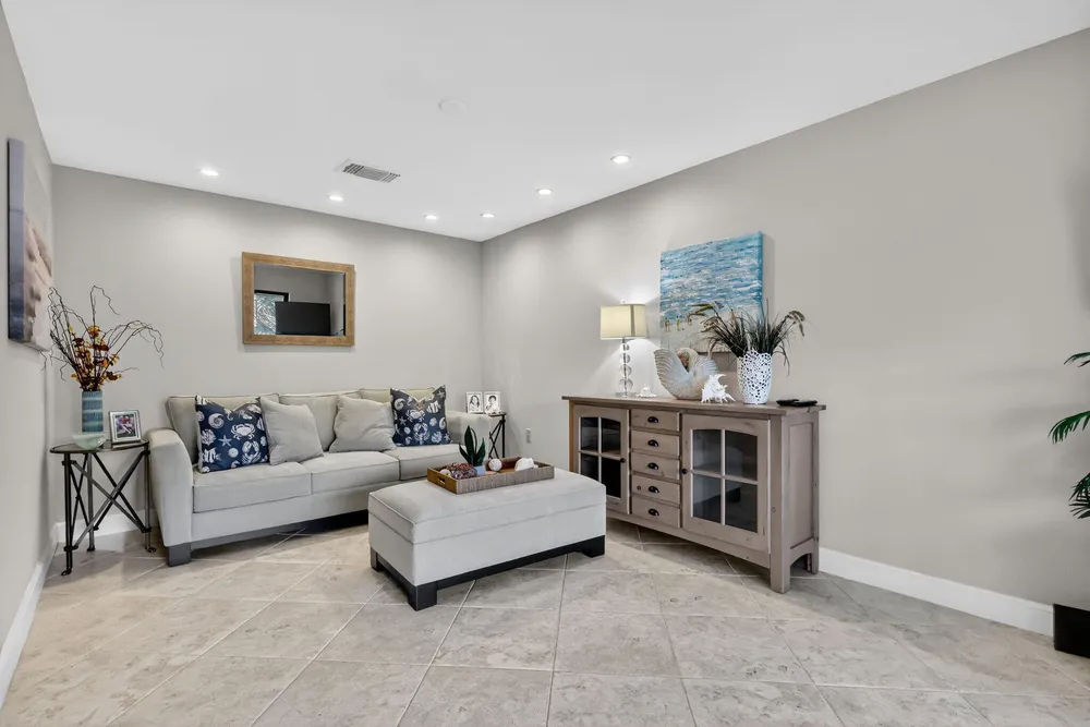 41 Stratford Ln W, Boynton Beach, FL 33436