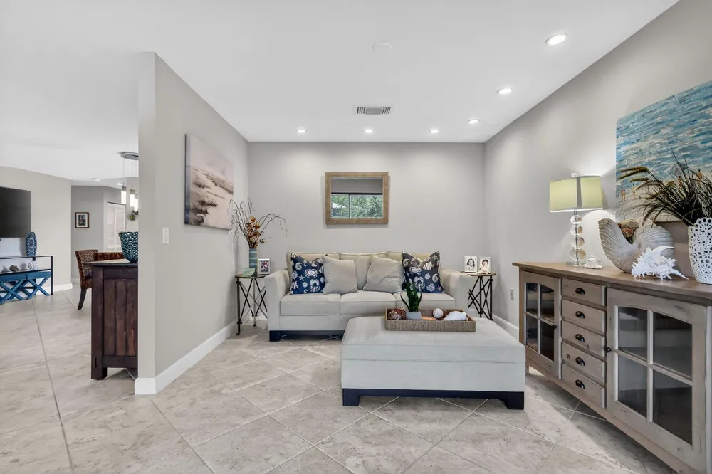 41 Stratford Ln W, Boynton Beach, FL 33436