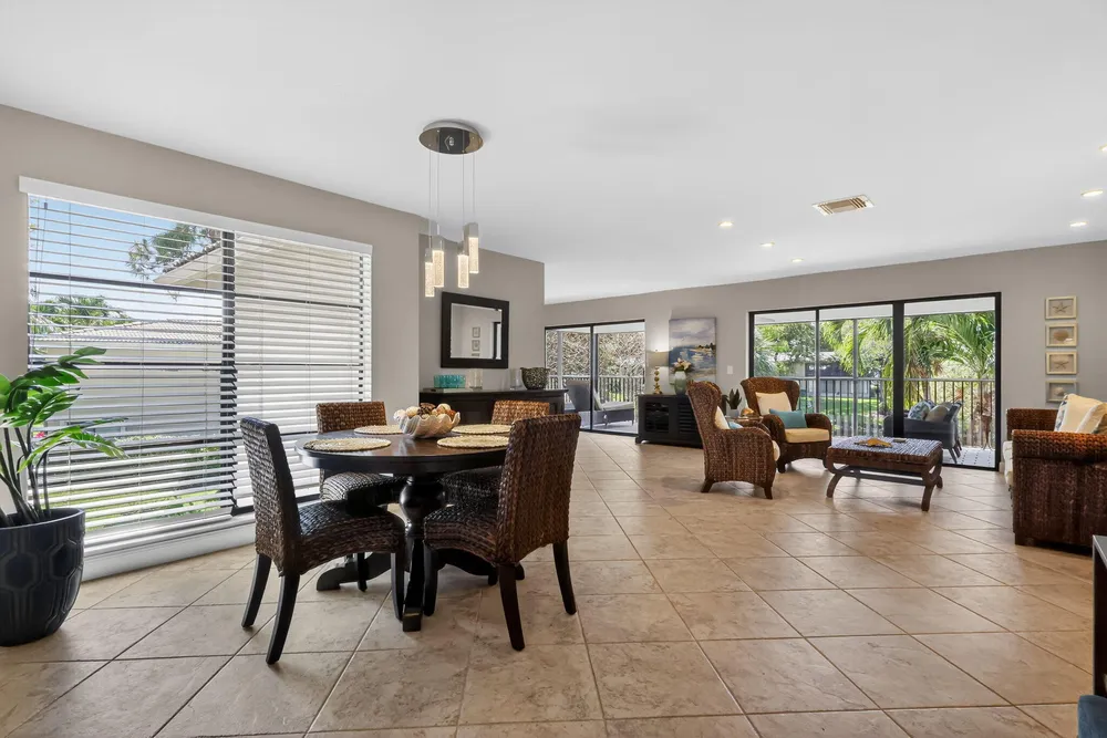 41 Stratford Ln W, Boynton Beach, FL 33436