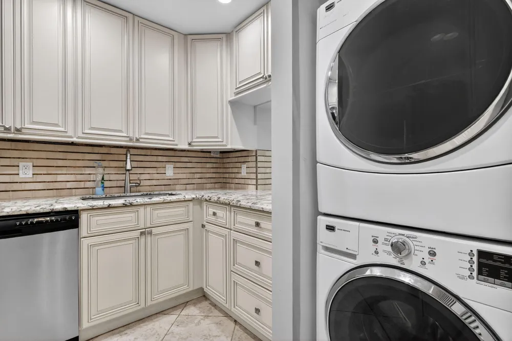 41 Stratford Ln W, Boynton Beach, FL 33436