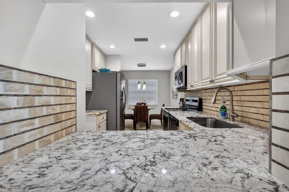 41 Stratford Ln W, Boynton Beach, FL 33436