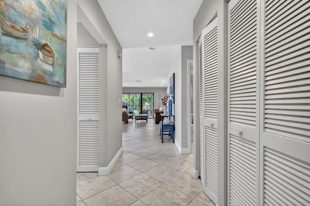 41 Stratford Ln W, Boynton Beach, FL 33436