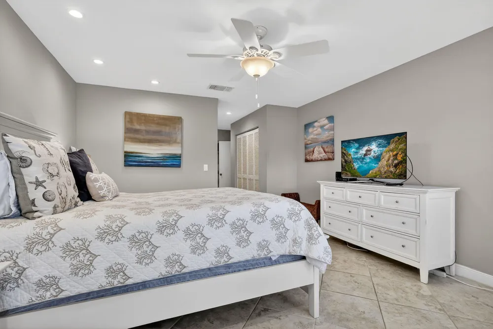 41 Stratford Ln W, Boynton Beach, FL 33436