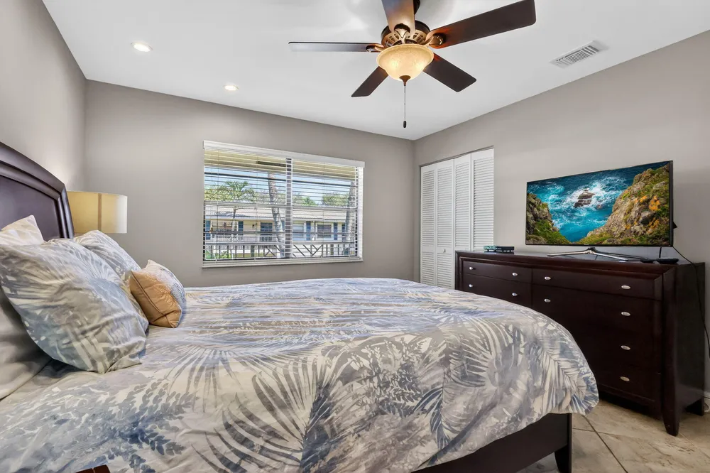 41 Stratford Ln W, Boynton Beach, FL 33436