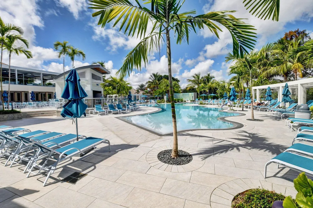 41 Stratford Ln W, Boynton Beach, FL 33436
