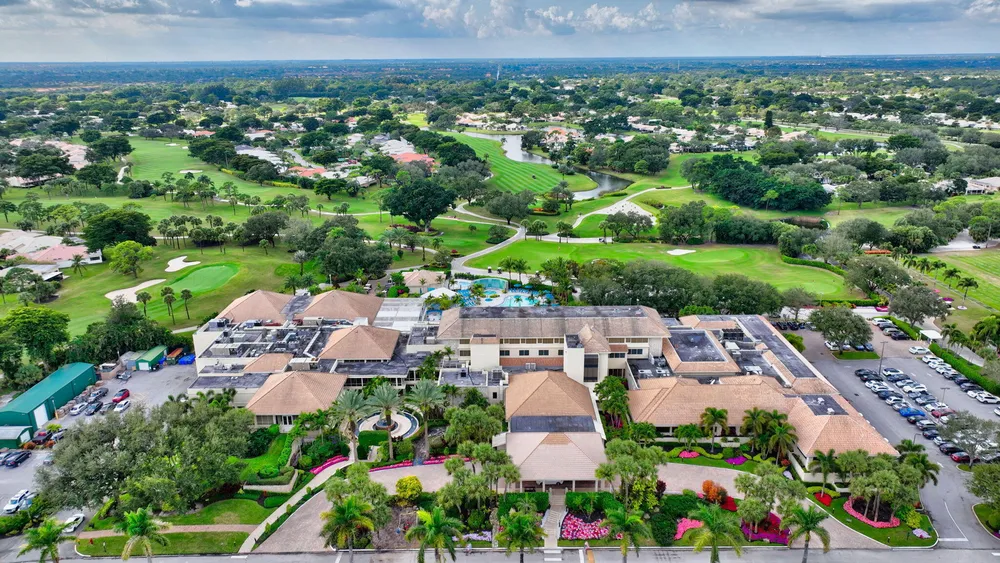 41 Stratford Ln W, Boynton Beach, FL 33436