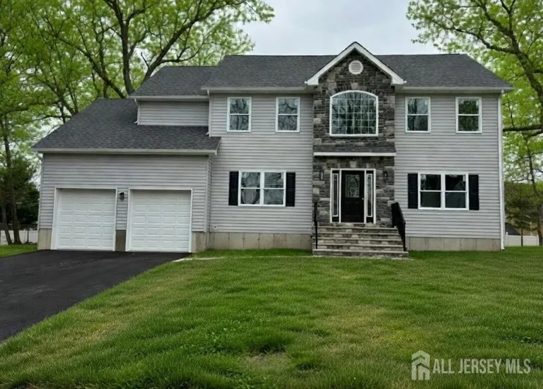 40 Avenue I, Monroe, NJ 08831