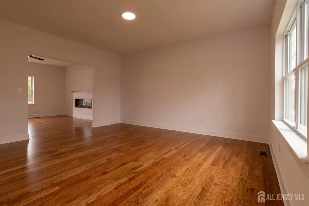 40 Avenue I, Monroe, NJ 08831