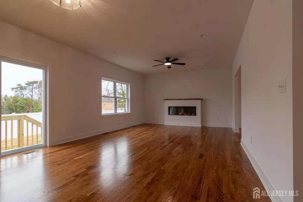 40 Avenue I, Monroe, NJ 08831