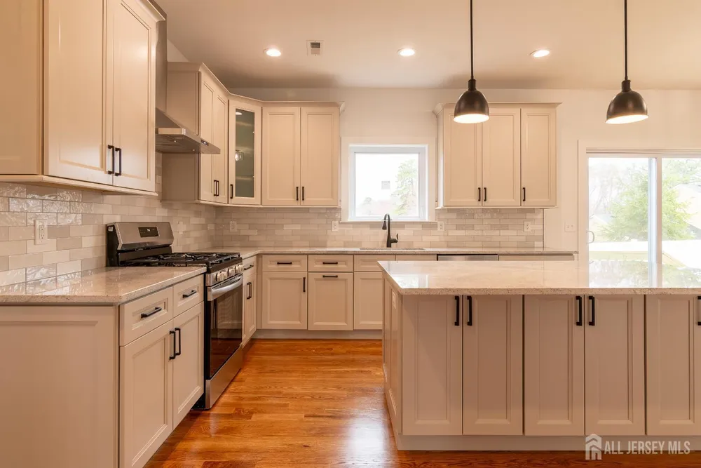 40 Avenue I, Monroe, NJ 08831