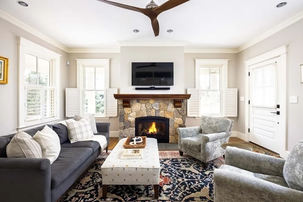 34 Pilgrim Rd, Newton, MA 02468