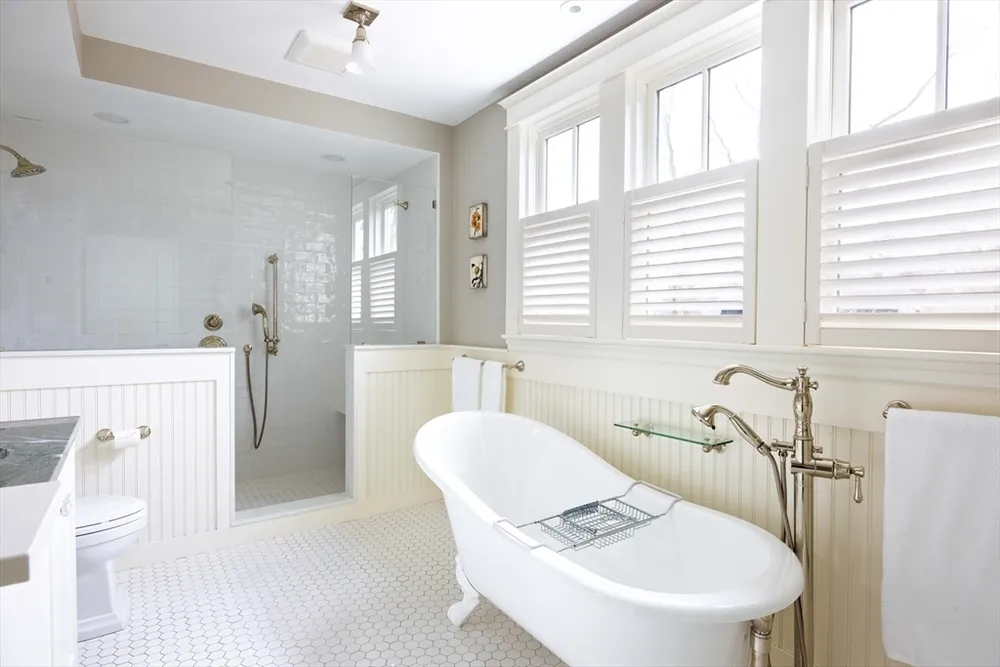 34 Pilgrim Rd, Newton, MA 02468