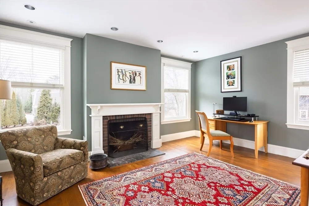 34 Pilgrim Rd, Newton, MA 02468