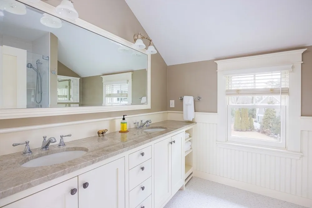 34 Pilgrim Rd, Newton, MA 02468