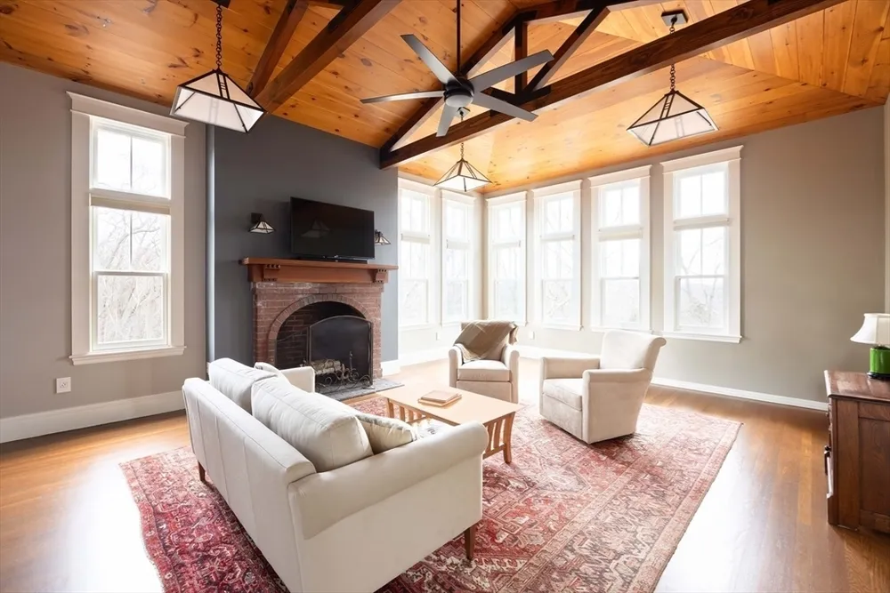 34 Pilgrim Rd, Newton, MA 02468