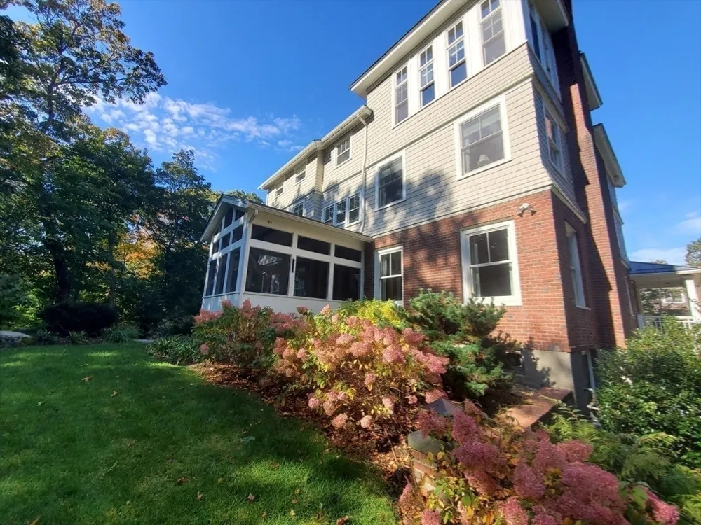 34 Pilgrim Rd, Newton, MA 02468