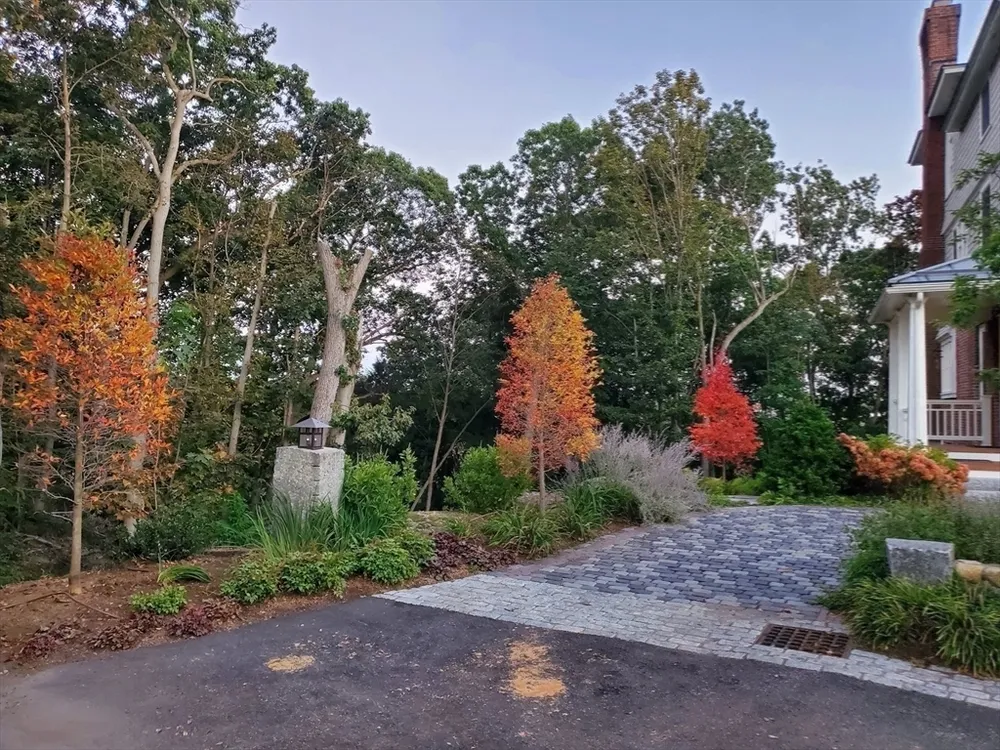 34 Pilgrim Rd, Newton, MA 02468