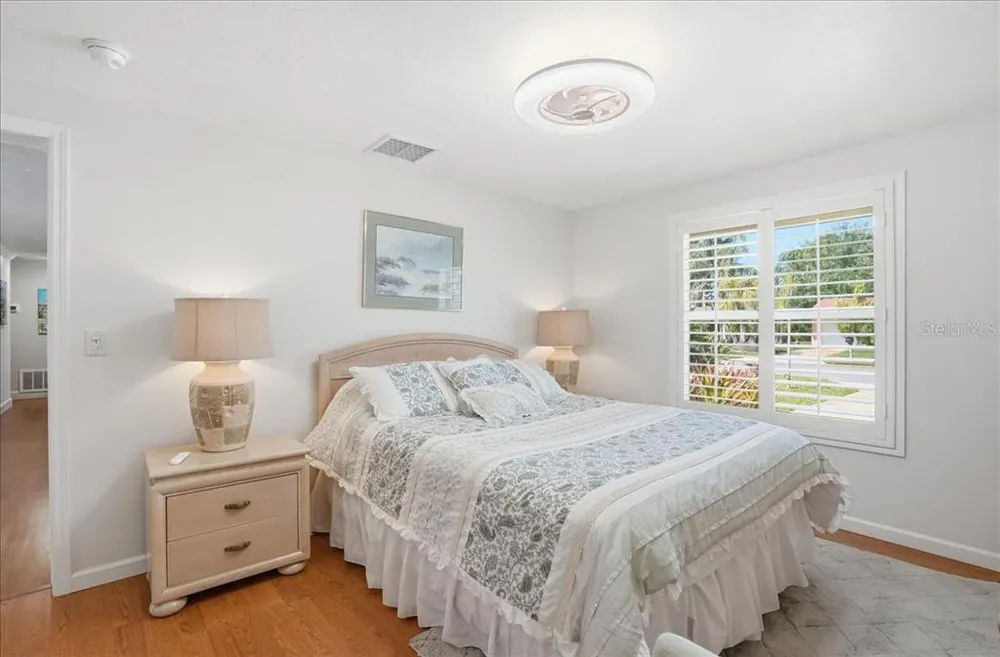 1129 Riviera St, Venice, FL 34285