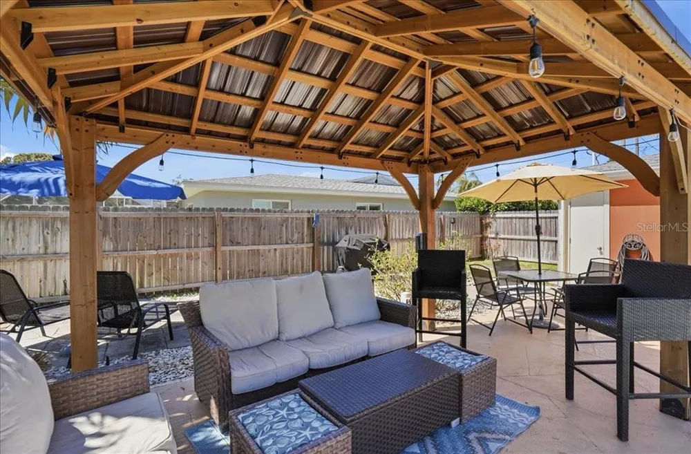1129 Riviera St, Venice, FL 34285