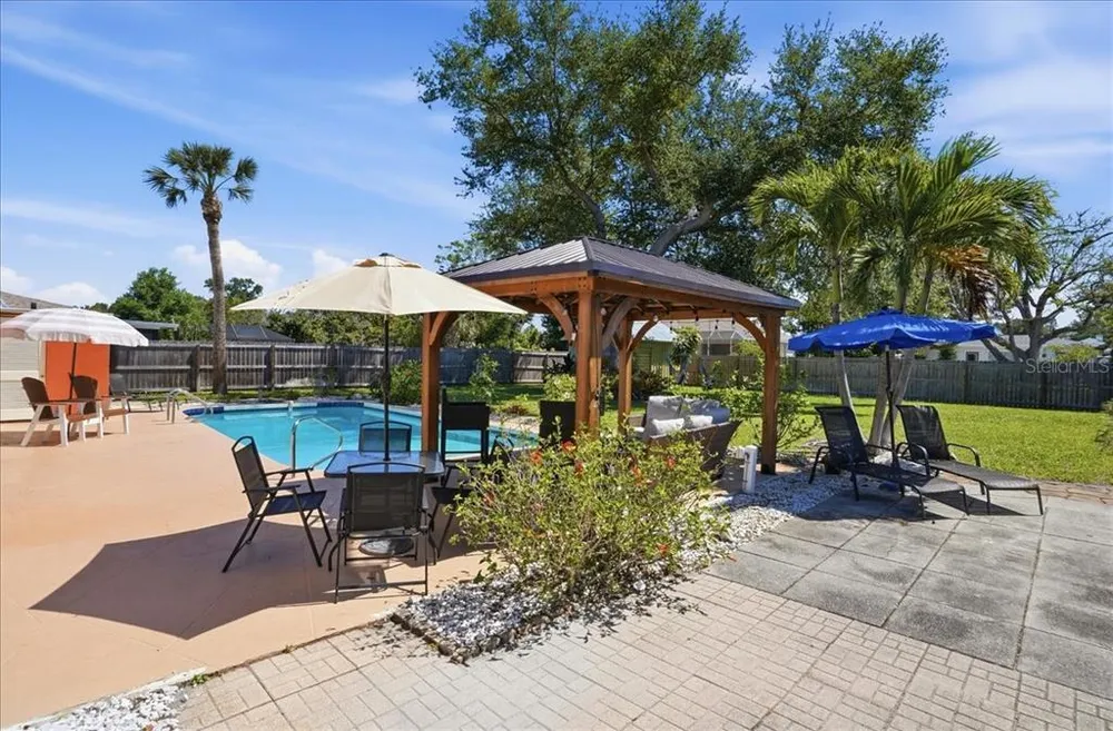1129 Riviera St, Venice, FL 34285