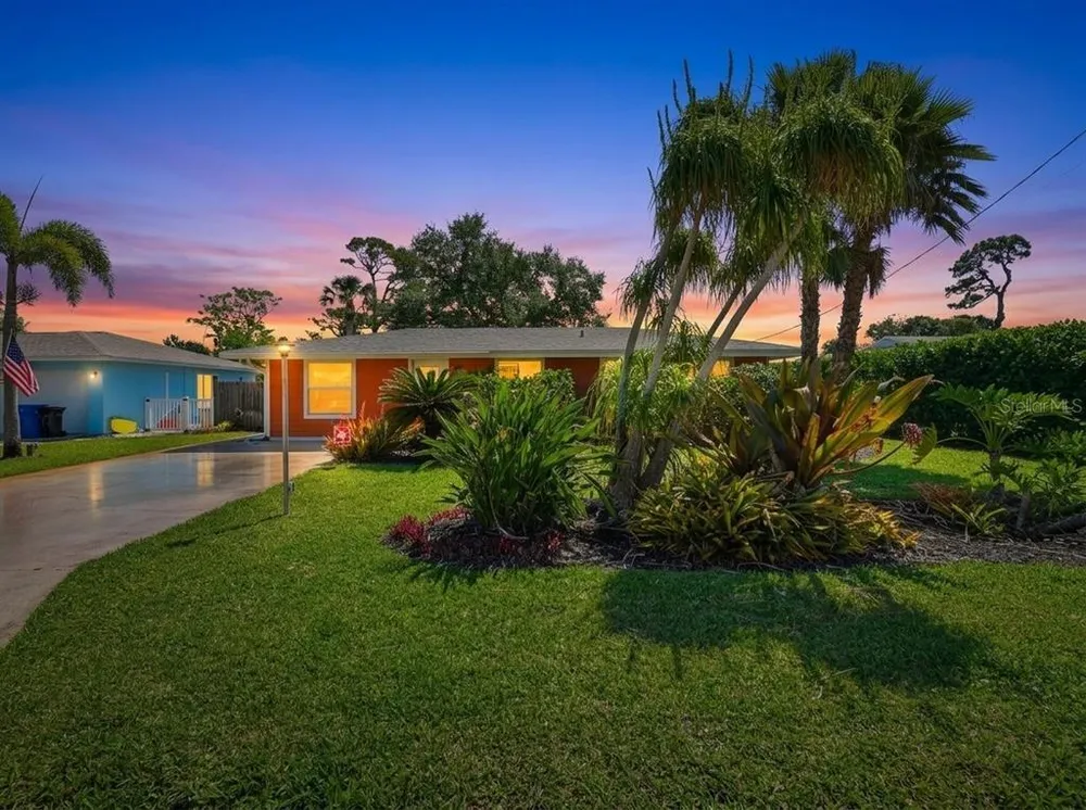 1129 Riviera St, Venice, FL 34285
