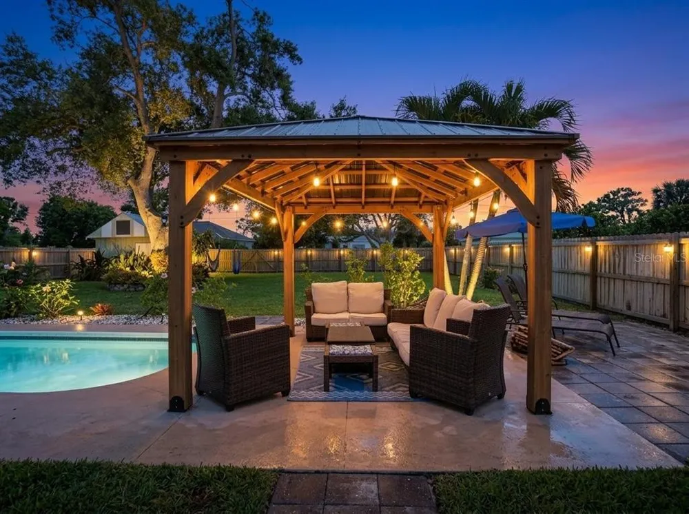 1129 Riviera St, Venice, FL 34285