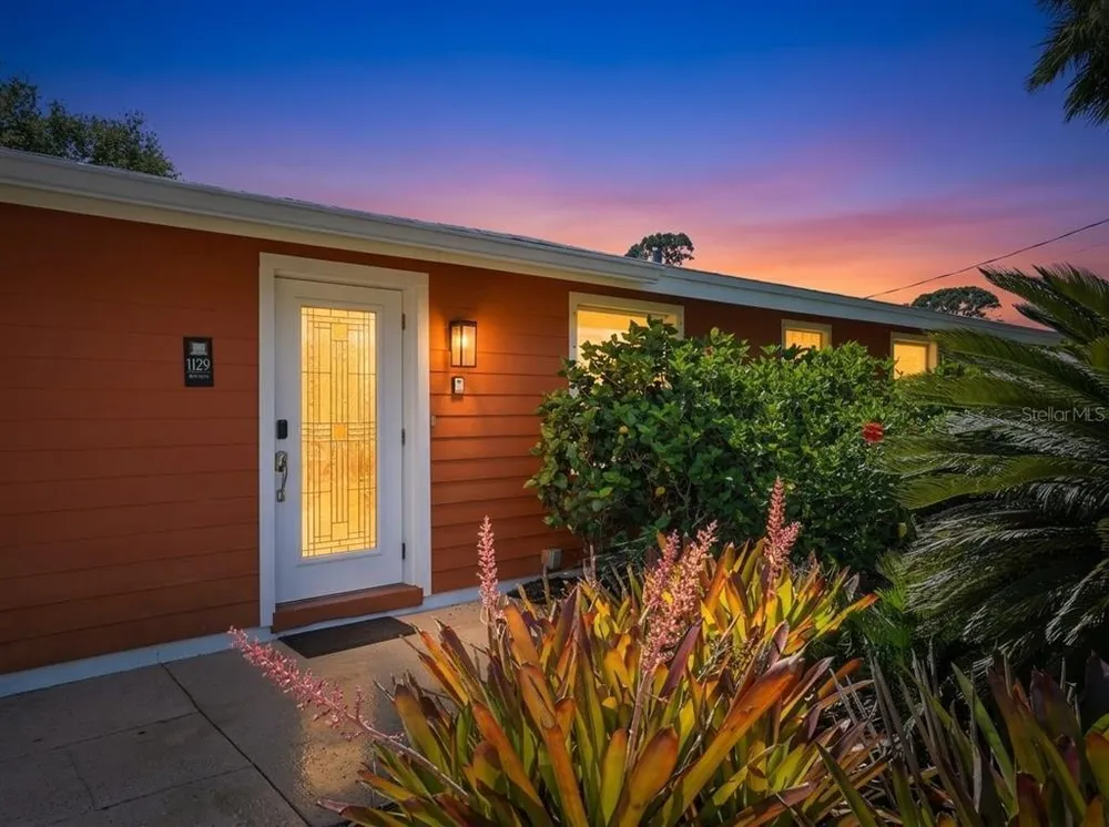 1129 Riviera St, Venice, FL 34285