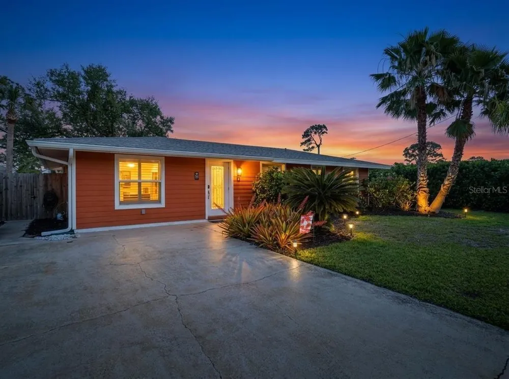 1129 Riviera St, Venice, FL 34285
