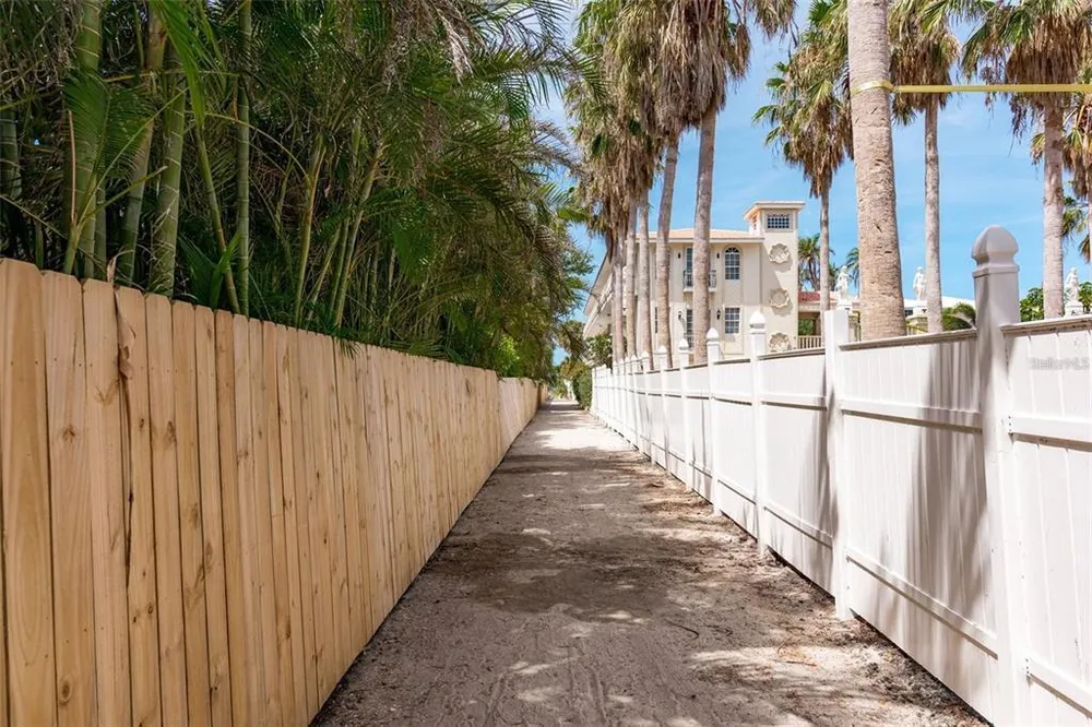 1129 Riviera St, Venice, FL 34285