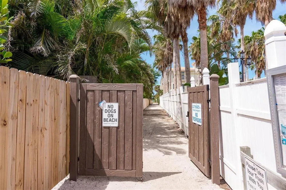 1129 Riviera St, Venice, FL 34285