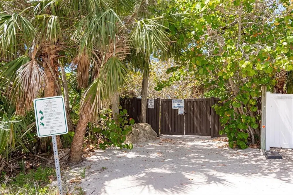 1129 Riviera St, Venice, FL 34285