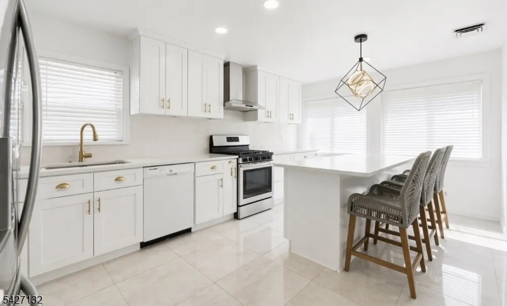 1221 Oak Pl, Union, NJ 07083