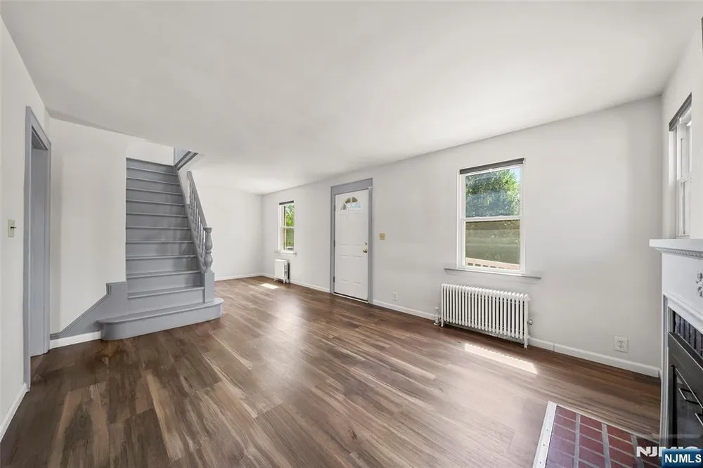 3 Wolcott Rd, Dumont, NJ 07628