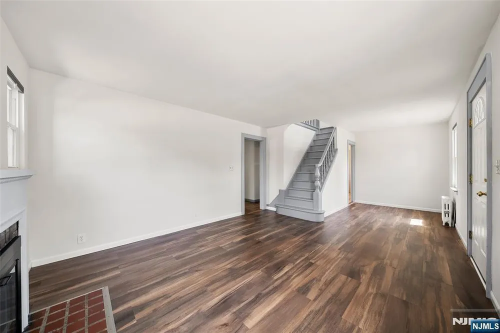 3 Wolcott Rd, Dumont, NJ 07628