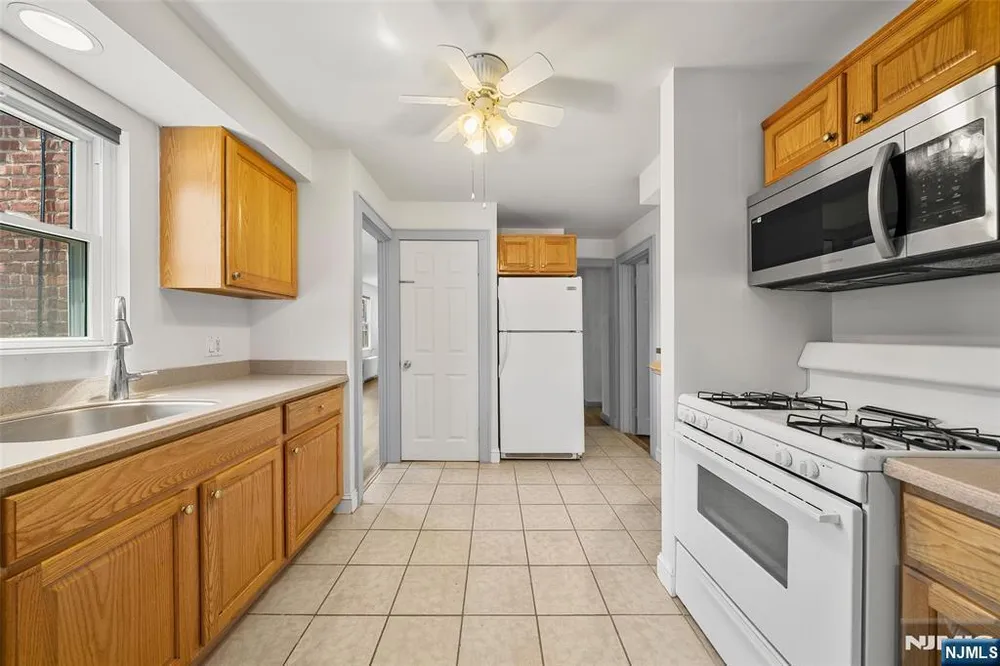 3 Wolcott Rd, Dumont, NJ 07628