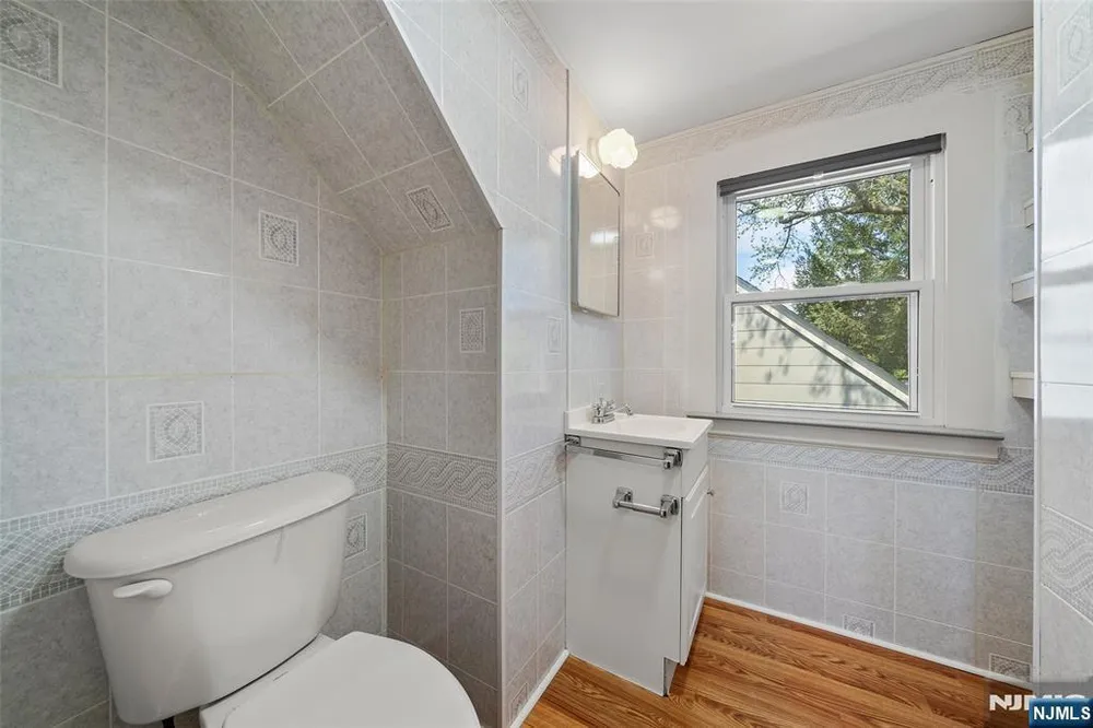 3 Wolcott Rd, Dumont, NJ 07628