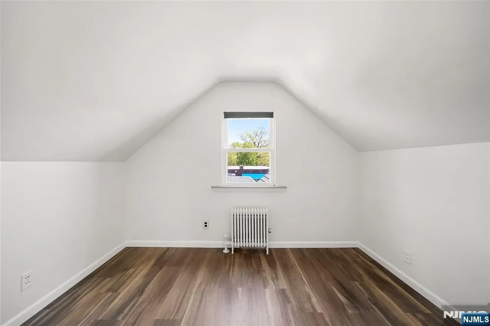 3 Wolcott Rd, Dumont, NJ 07628