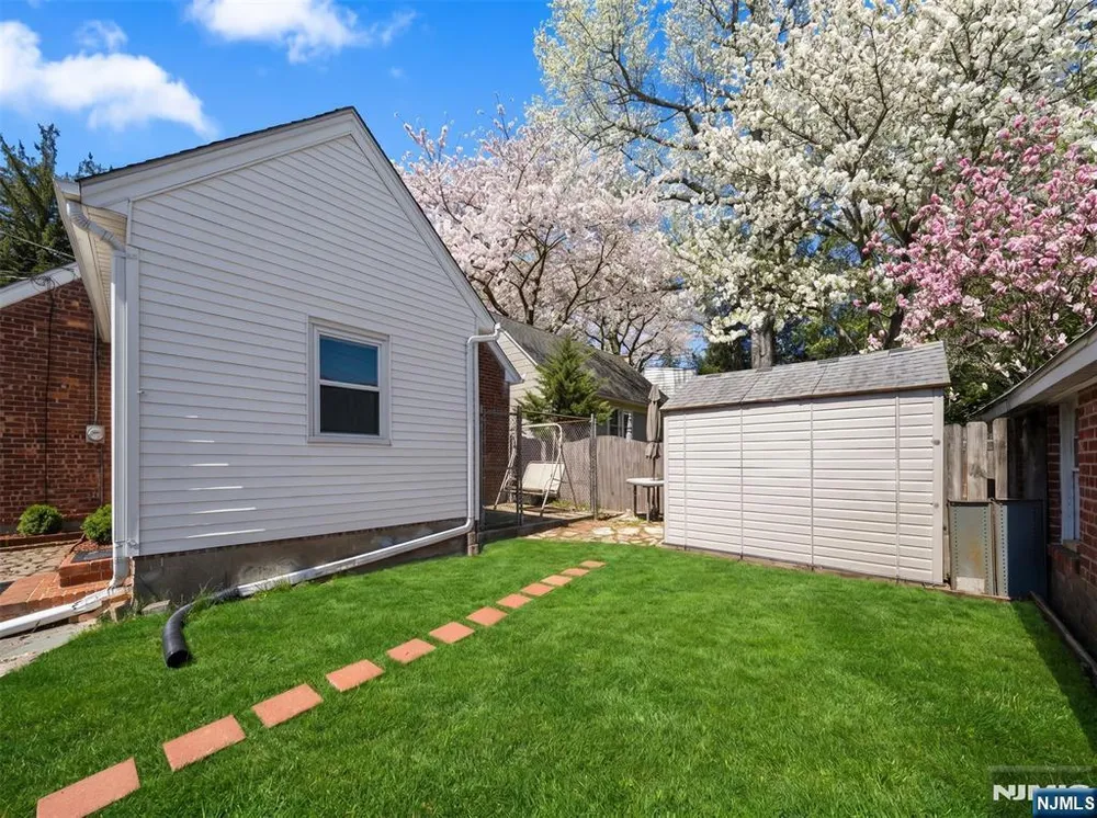 3 Wolcott Rd, Dumont, NJ 07628