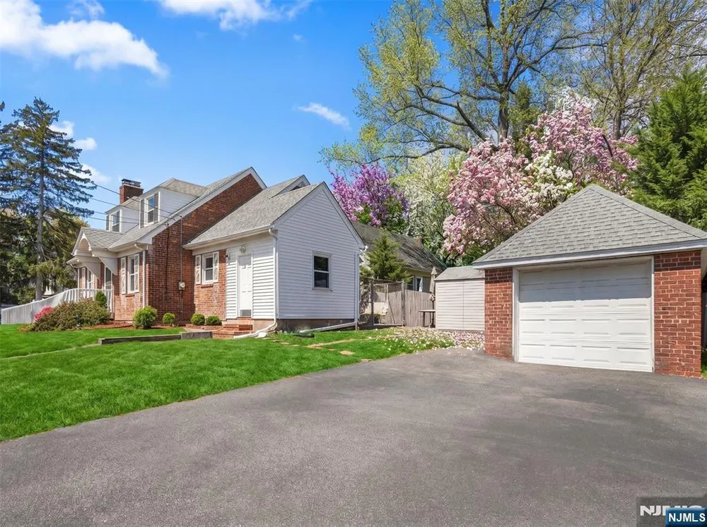 3 Wolcott Rd, Dumont, NJ 07628
