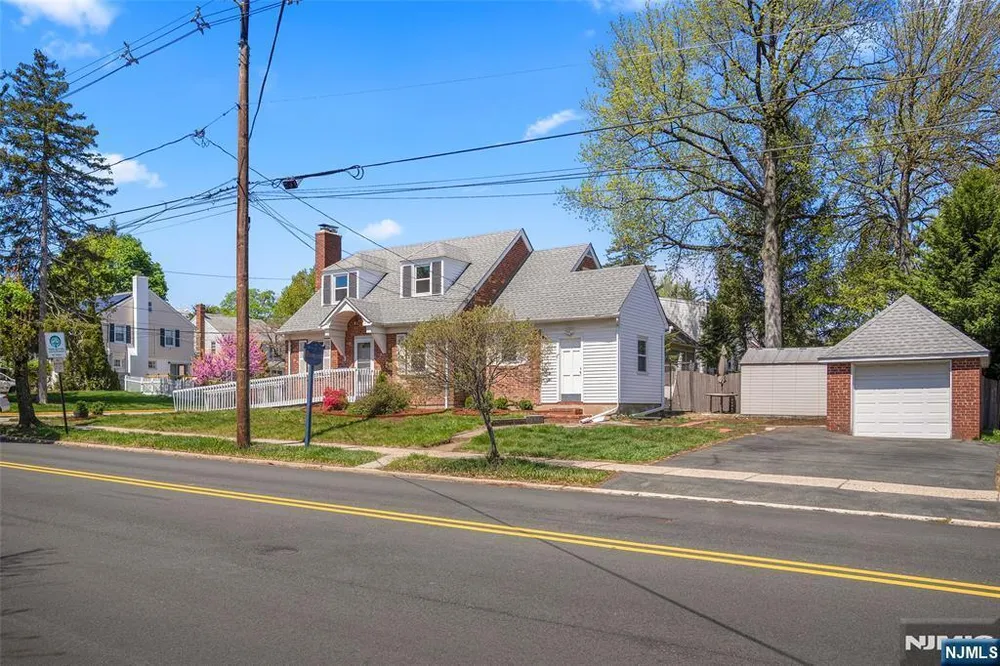 3 Wolcott Rd, Dumont, NJ 07628