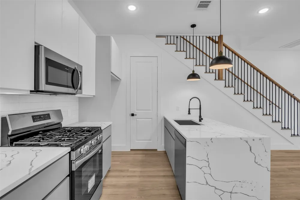 1504 Griffin St, Houston, TX 77009-1544