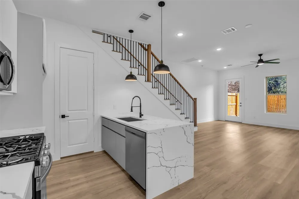 1504 Griffin St, Houston, TX 77009-1544