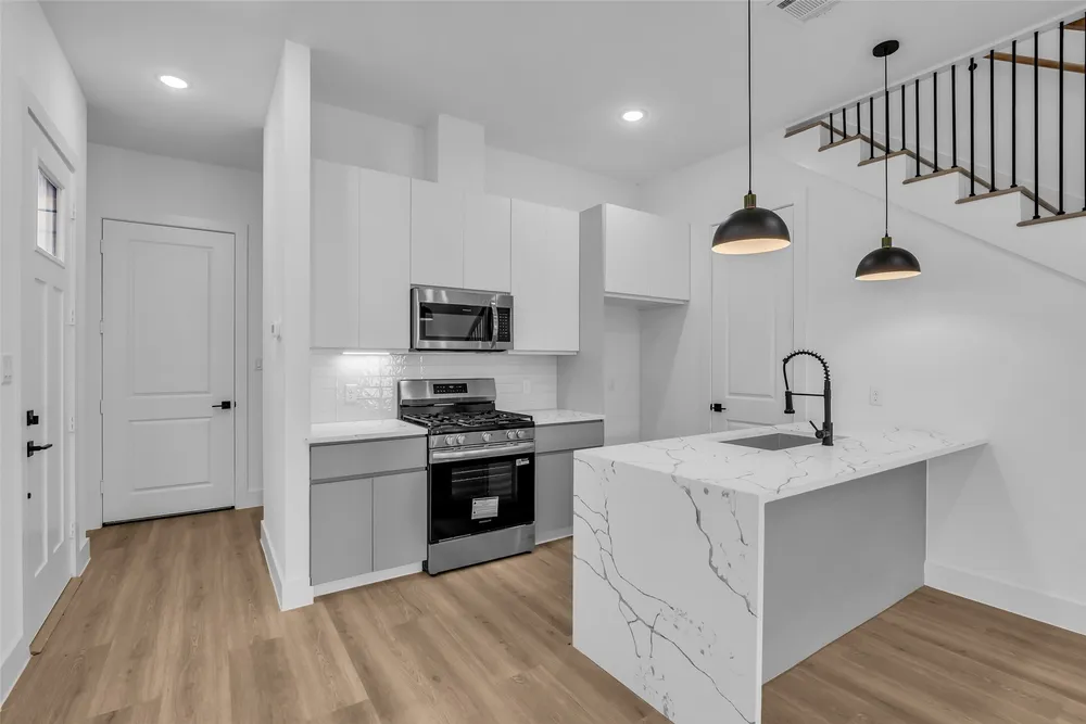 1504 Griffin St, Houston, TX 77009-1544